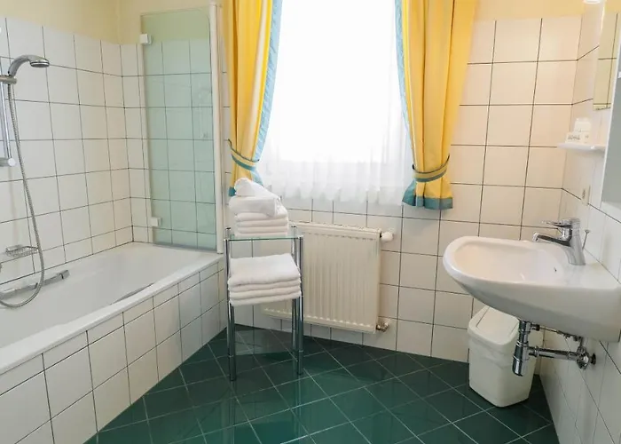 Alpina Aparthotel 3*